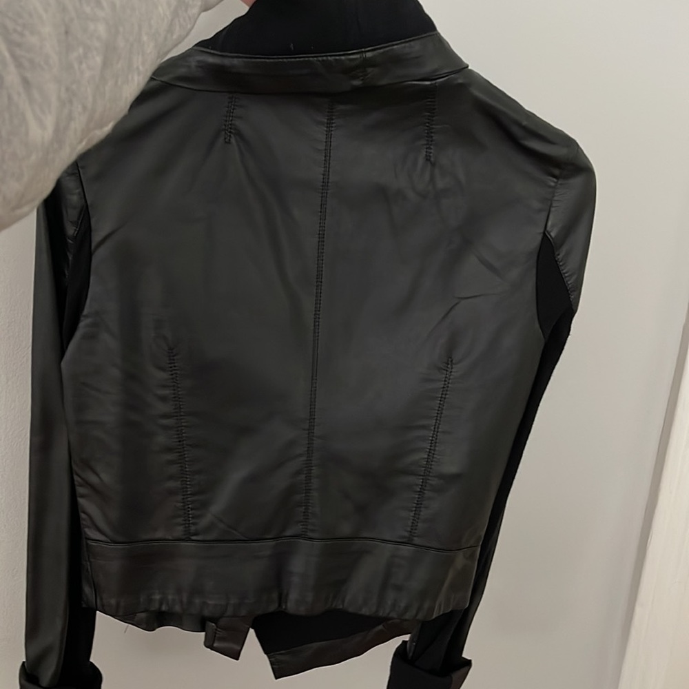 Leather jacket 🖤 - Picture 4 of 4